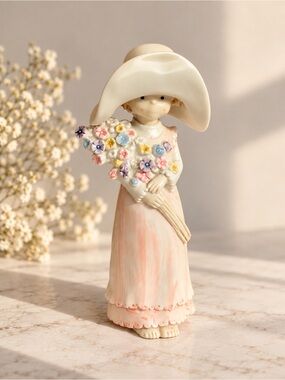 Vintage 1988 Kinka Enesco Porcelain Figurine Girl w/ Floppy Hat & Flowers 117757